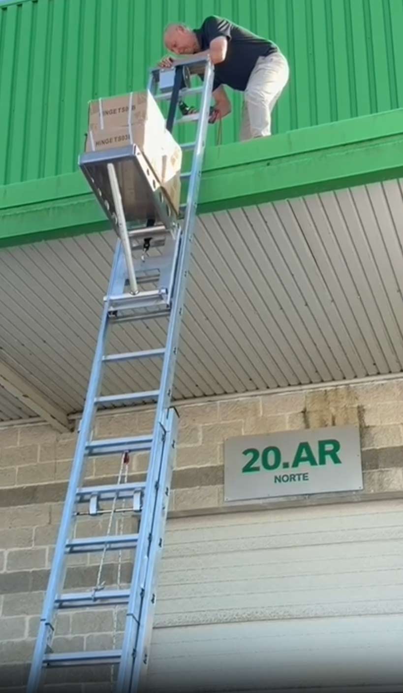 Ladder en Lift. Klimmen en Hijsen.